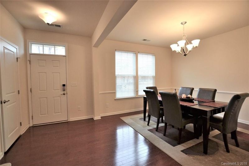 9170 Lenox Pointe Dr, Charlotte, NC 28273