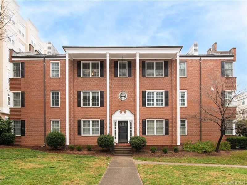 1337 E Morehead St #202, Charlotte, NC 28204