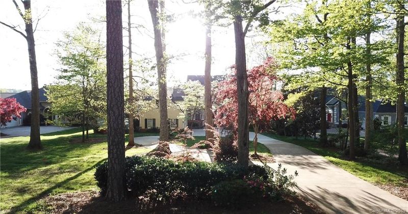 108 Beach Ln, Mooresville, NC 28117