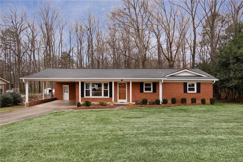 324 Meadowood Cir, Kannapolis, NC 28081