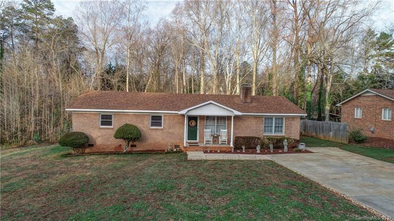 125 Circle Dr, Mount Holly, NC 28120