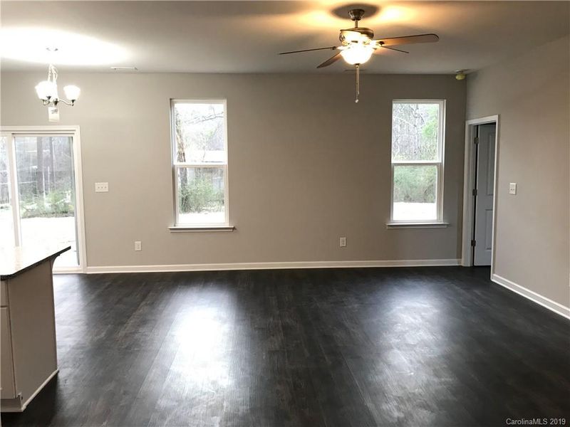 425 S Pine St, Dallas, NC 28034