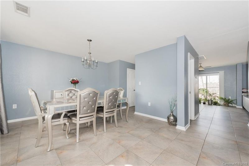 2112 Cranberry Woods Ct, Charlotte, NC 28208