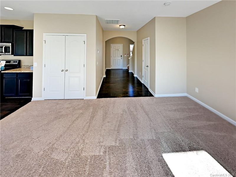 9109 Avery Meadows Dr, Charlotte, NC 28216