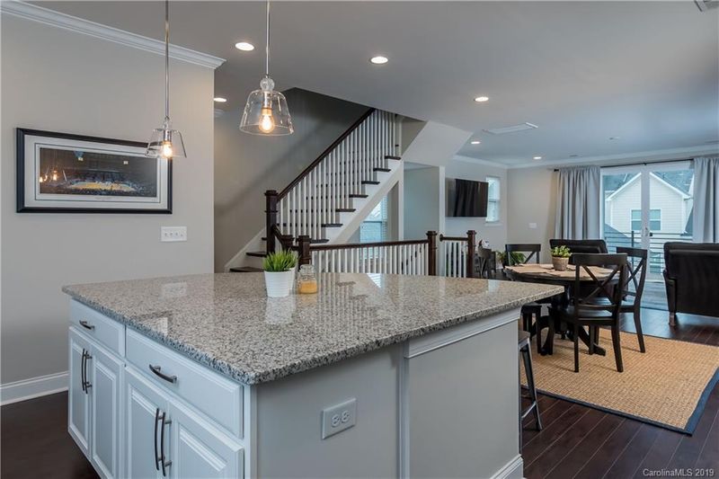 3220 Moss Ln, Charlotte, NC 28206