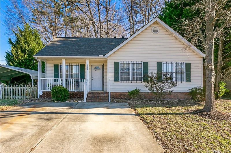 610 Graham Meadow Dr, Charlotte, NC 28213