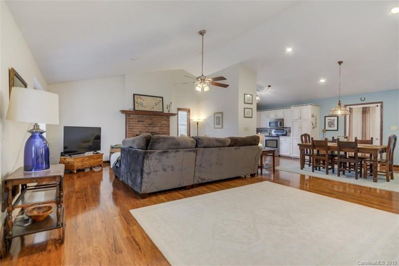 4103 Lake Shore Rd S, Denver, NC 28037