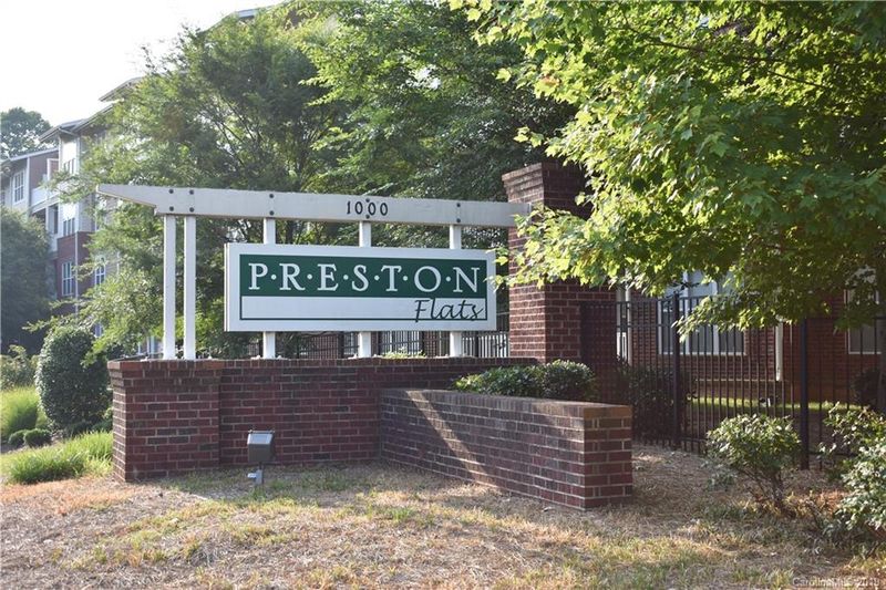 1000 Woodlawn Rd E #204, Charlotte, NC 28209