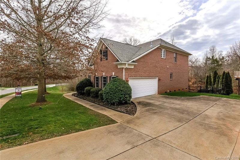 7907 Denholme Dr, Waxhaw, NC 28173