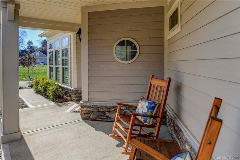 18717 Daymark Dr, Cornelius, NC 28031