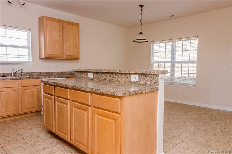 61 Ashton Bluff Cir #277, Mount Holly, NC 28120