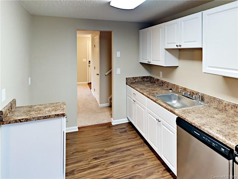 5006 Forest Mountain Ct, Charlotte, NC 28227