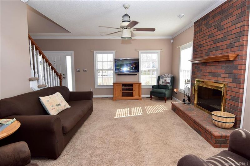 2323 Potter Downs Dr, Waxhaw, NC 28173
