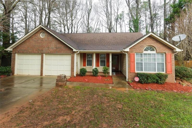 4500 Marthas Ridge Dr, Charlotte, NC 28215