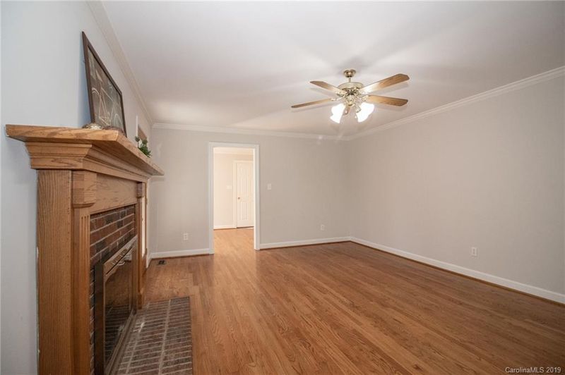 300 Farmstead Ln, Mooresville, NC 28117