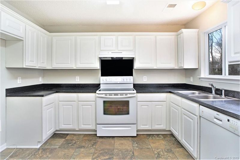 113 S Tanninger Rd, Mount Holly, NC 28120