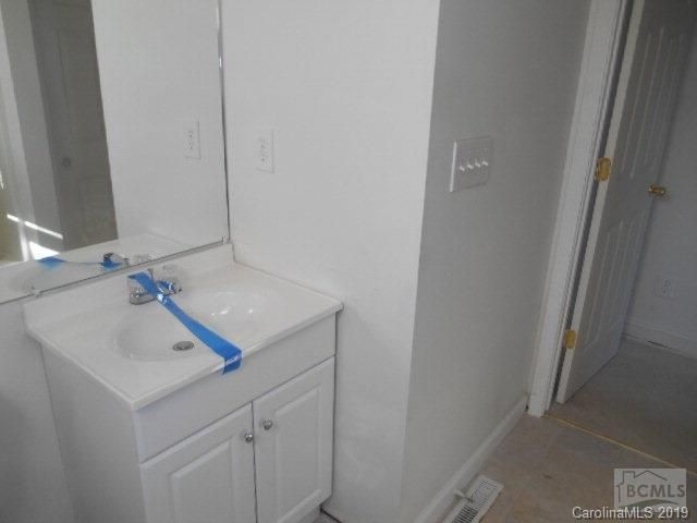 3543 35th St Ln Ne, Hickory, NC 28601