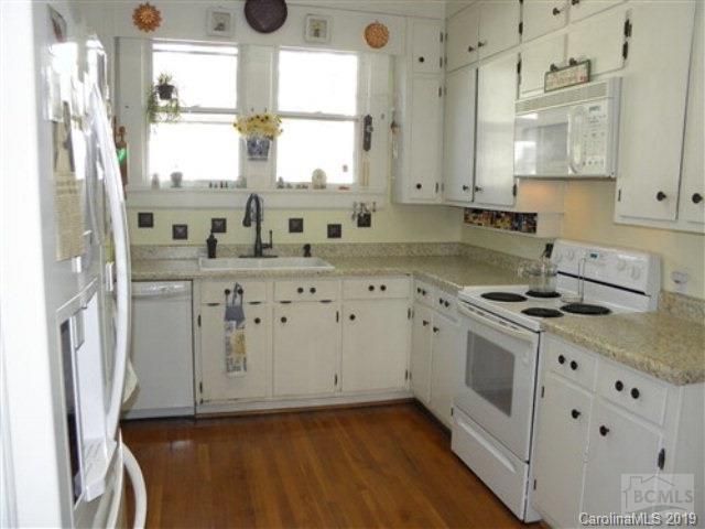 131 W 6th St, Newton, NC 28652