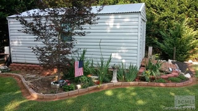1272 Homestead Dr, Hickory, NC 28602