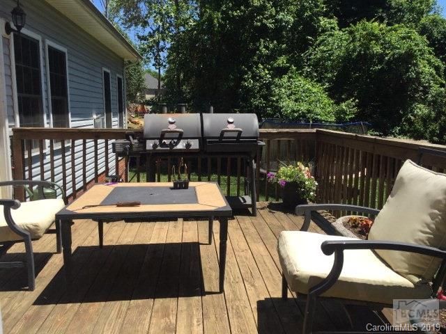 2829 24th St Dr Ne, Hickory, NC 28601