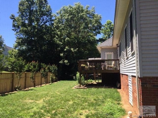 2829 24th St Dr Ne, Hickory, NC 28601