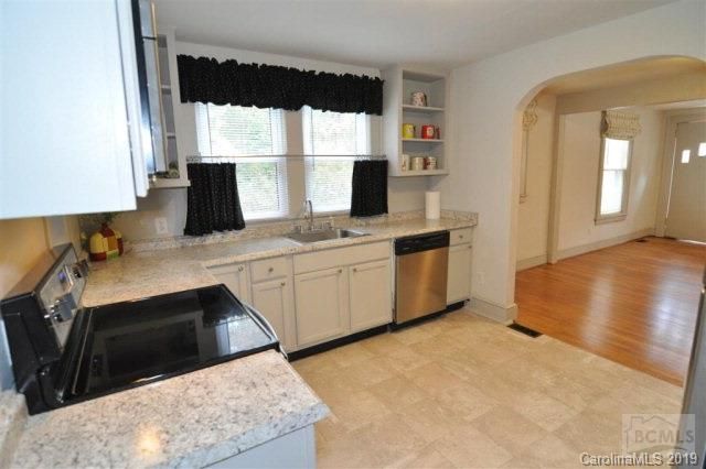 36 20th Ave Nw, Hickory, NC 28601