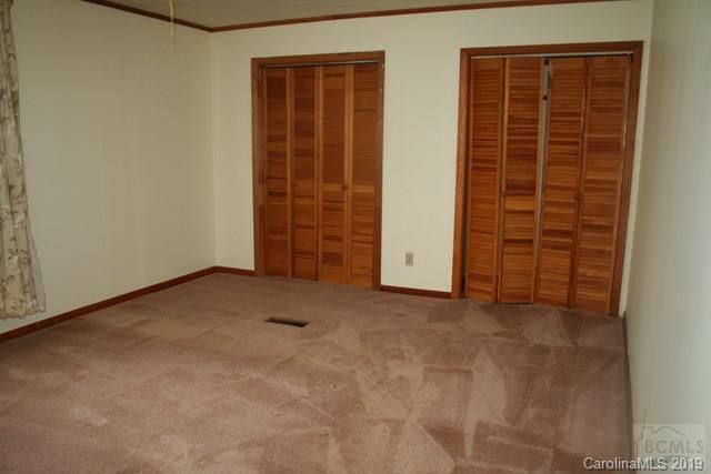1098 Wagon Wheel Rd, Hickory, NC 28602