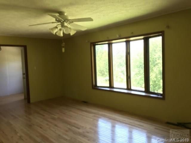1491 Maple Dr, Morganton, NC 28655