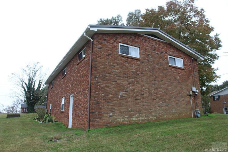 2240 15th Ave Sw, Hickory, NC 28602