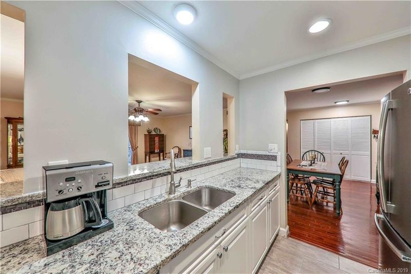 1323 Queens Rd #203, Charlotte, NC 28207
