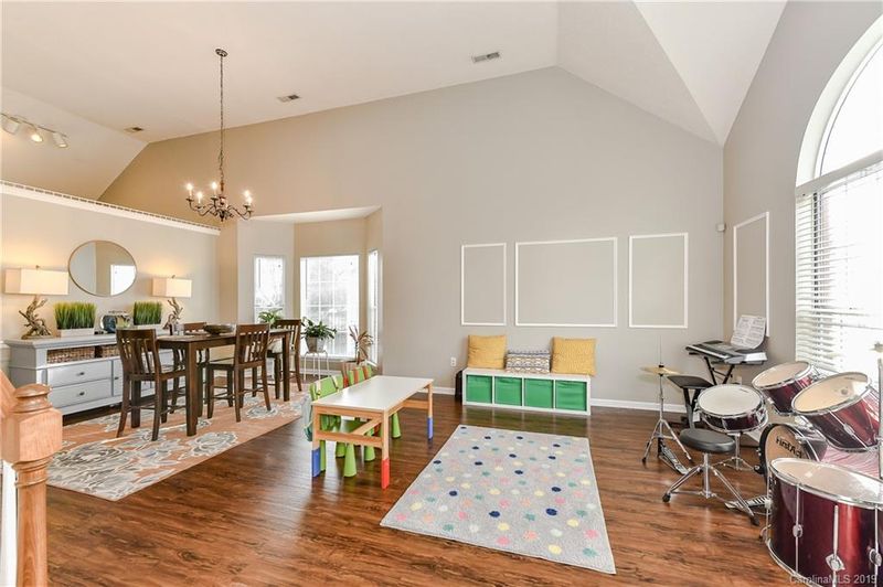 11911 Harris Pointe Dr, Charlotte, NC 28269