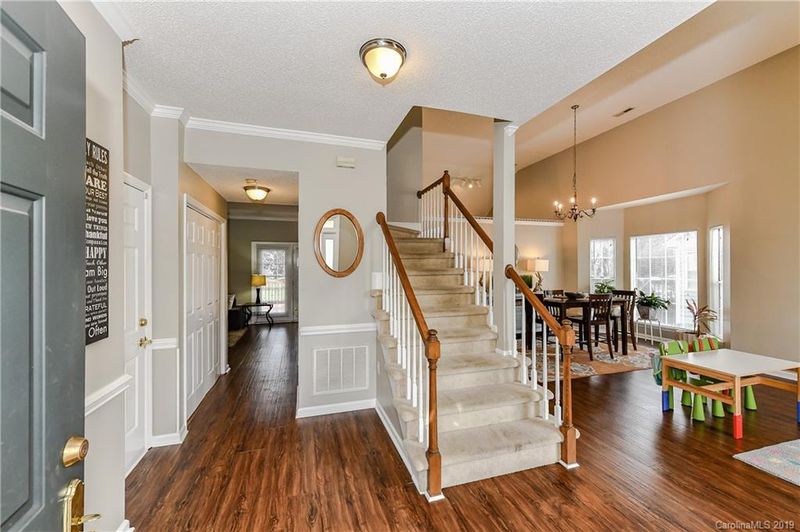 11911 Harris Pointe Dr, Charlotte, NC 28269