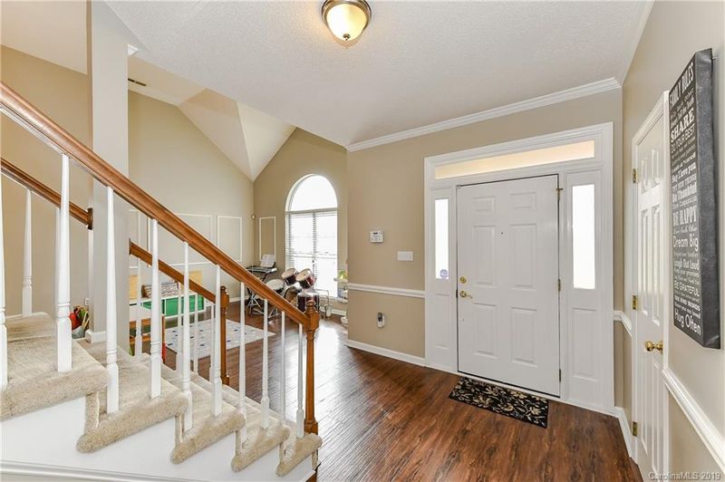 11911 Harris Pointe Dr, Charlotte, NC 28269