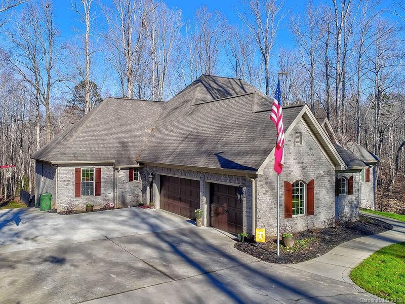 2013 Moon Beam Ln, Stanley, NC 28164