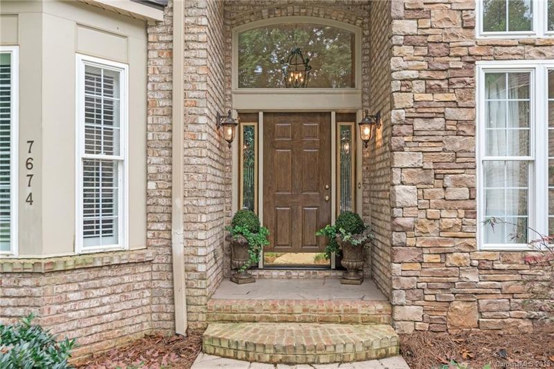 7674 Turnberry Ln, Stanley, NC 28164