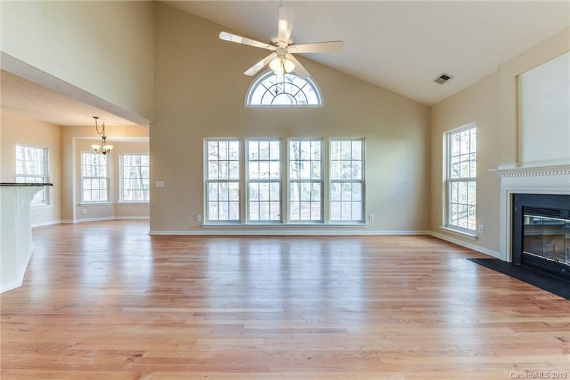 7327 Ridgefield Dr, Charlotte, NC 28269