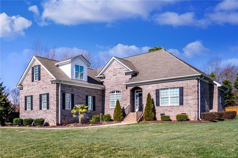 420 Crowders Bluff Ct, Clover, SC 29710