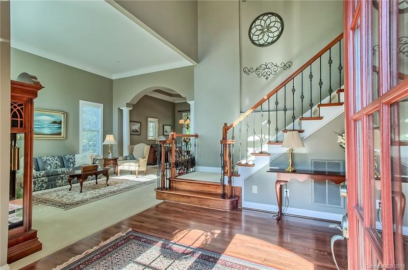 909 Olive Mill Ln, Matthews, NC 28104