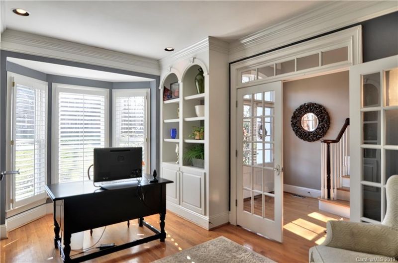 19701 River Falls Dr, Davidson, NC 28036