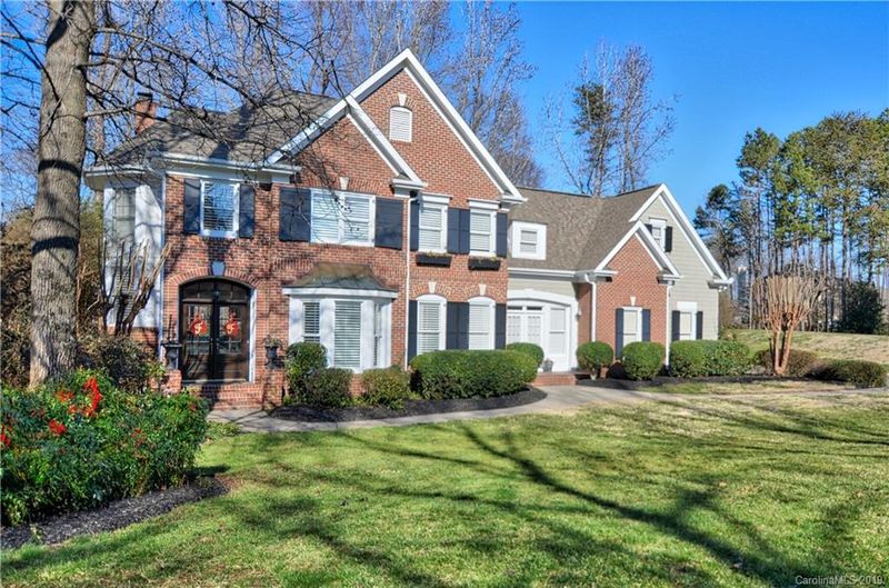 19701 River Falls Dr, Davidson, NC 28036