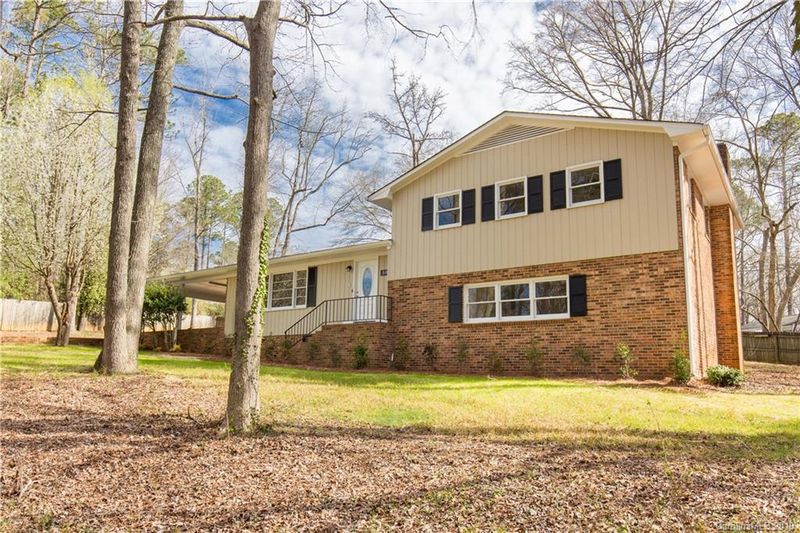 505 Warwick Pl, Lancaster, SC 29720
