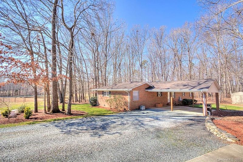 8711 Potter Rd, Matthews, NC 28104