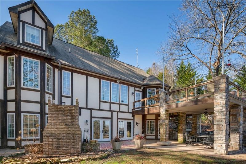 1364 Misty Ln, Hickory, NC 28601