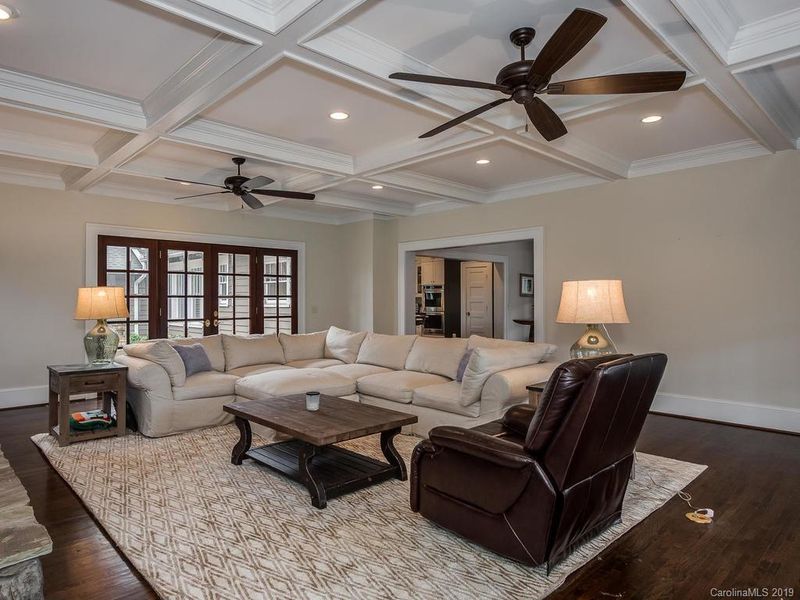 2417 Sharon Rd, Charlotte, NC 28211