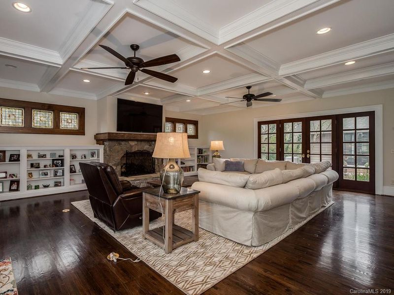 2417 Sharon Rd, Charlotte, NC 28211