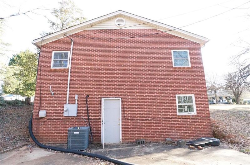 32 10th St, Hickory, NC 28602