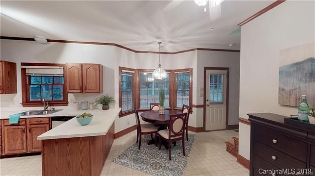 9917 Warwickshire Ln, Charlotte, NC 28270