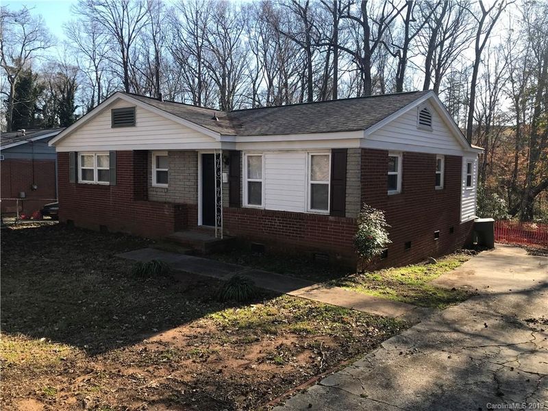 1039 Rollingwood Dr, Charlotte, NC 28217
