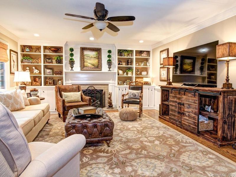 2301 Tattersall Dr, Charlotte, NC 28210