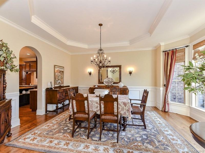 2002 Viscount Dr, Matthews, NC 28104